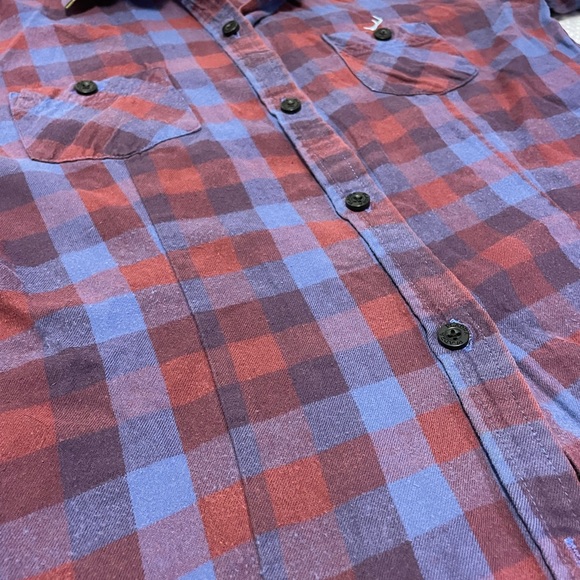 Pladra Plaid Button Down - Picture 4 of 9